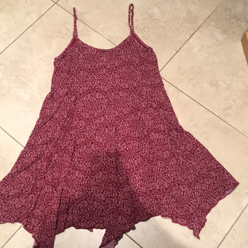 👗Adorable NWT Maroon Colored Dress👗